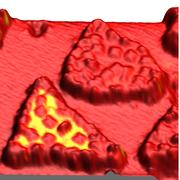 Rastertunnelmikroskopie-Aufnahme (50x50nm2) organischer Moleküle. Die Färbung zeigt die unterschiedliche Spin-Ausrichtung an (Quelle: CFN)