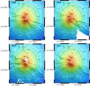 Tiefenkarten des Monowai-Vulkans beruhend auf den Vermessungen 1998, 2004, 2007 und 2011. Schon bei diesen Überblicksdarstellungen werden die Veränderungen deutlich, die der Vulkan im Verlauf weniger Jahre erlebt. Im Mai und Juni 2011 konnten britische und deutsche Forscher nun präzise den Verlauf einer Eruption vermessen. Grafik: I. Grevemeyer, GEOMAR