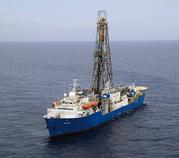 Mit dem internationalen Bohrschiff JOIDES Resolution wurden Bohrkerne bis zu einer Tiefe von 200 Met ... iodp.org