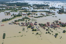 Durch das Hochwasser werden in Bosnien nicht nur Gebäude und Straßen überschwemmt, sondern auch das Trinkwasser verunreinigt. Quelle: THW/Karin Schnur